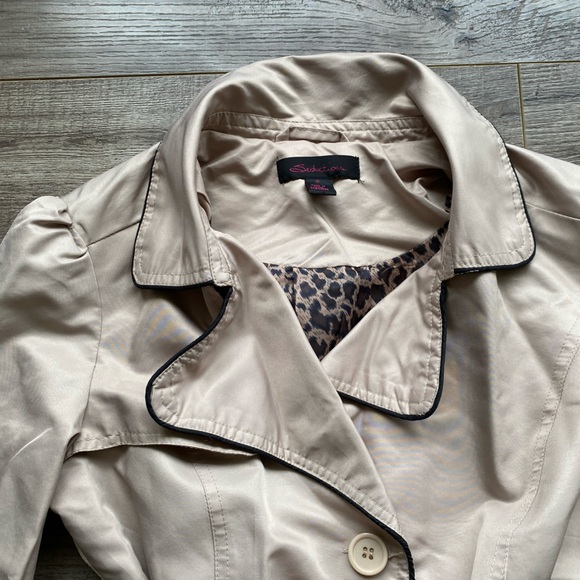 Séductions beige belted button up trench coat water resistant button pockets - Picture 2 of 11